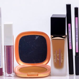 LIQUID FOUNDATION #L8 ET POWDER FOUNDATION SOFT HONEY ET MATTE LIP ET EYELINER ET EYEBROW